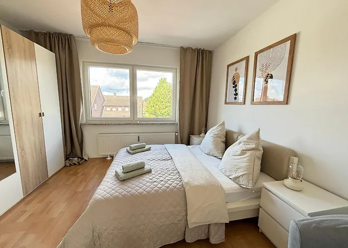 110Qm- 4 Rooms - Free Private Parking- Free Fast Wifi - Kitchen - Near Wood- A Part Time Home