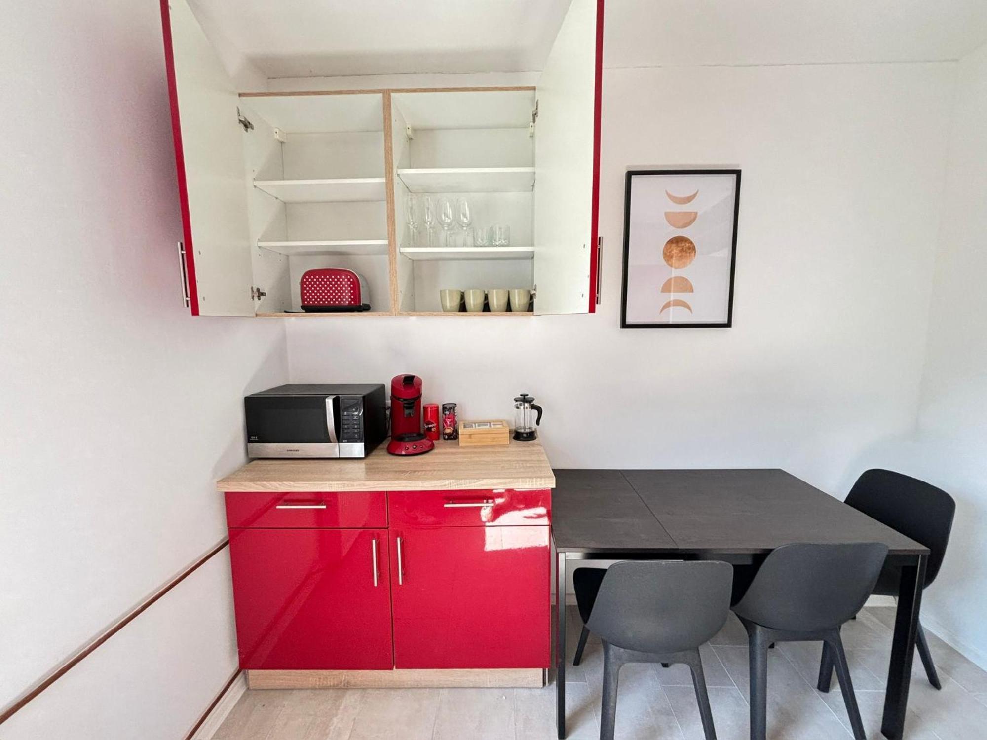 Apartment 110qm- 4 - Free Private Parking- Free Fast Wifi - Kitchen - Near Wood- A Part Time Walsrode