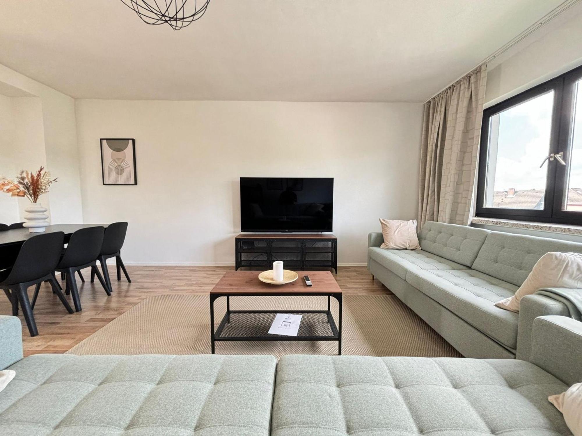 Apartment 110qm- 4 - Free Private Parking- Free Fast Wifi - Kitchen - Near Wood- A Part Time Walsrode