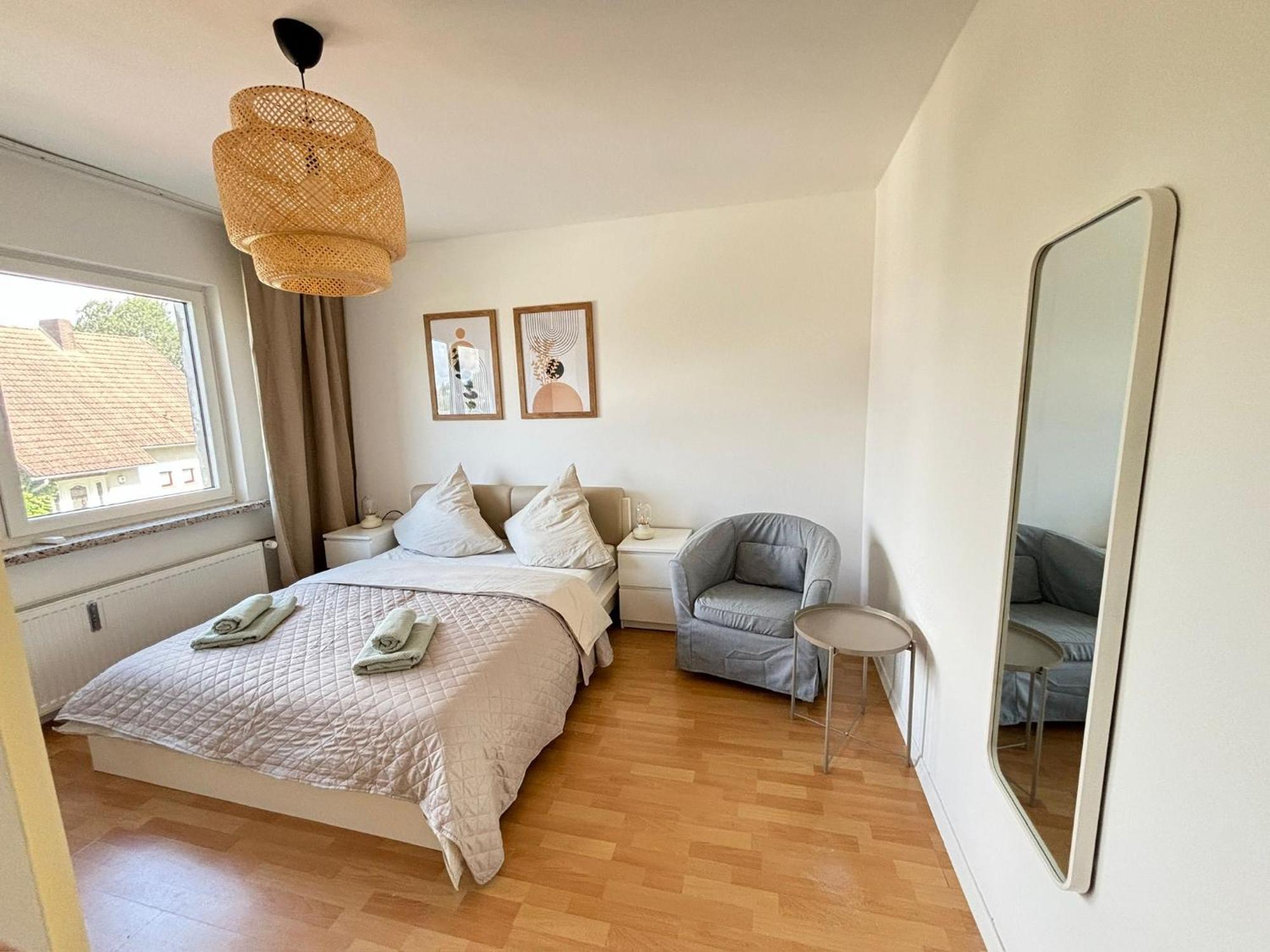 110qm- 4 - Free Private Parking- Free Fast Wifi - Kitchen - Near Wood- A Part Time Apartment Walsrode