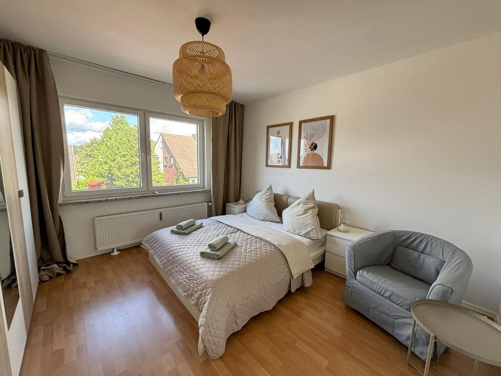 Apartment 110qm- 4 - Free Private Parking- Free Fast Wifi - Kitchen - Near Wood- A Part Time