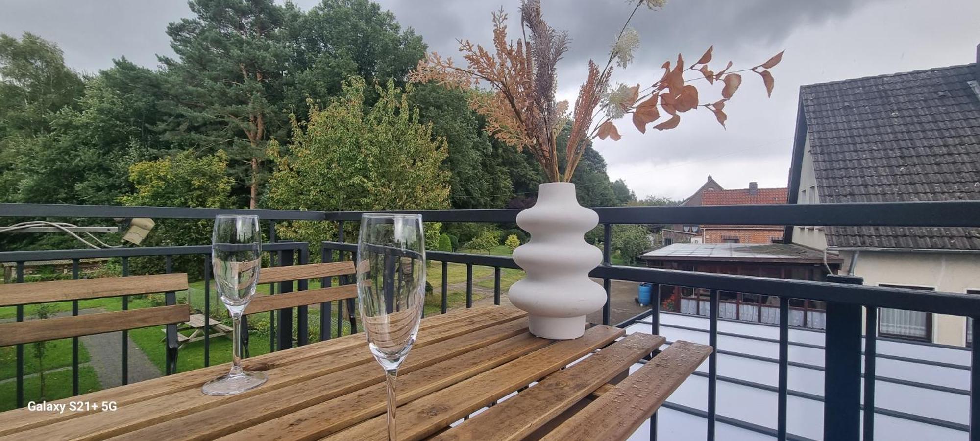 110qm- 4 - Free Private Parking- Free Fast Wifi - Kitchen - Near Wood- A Part Time