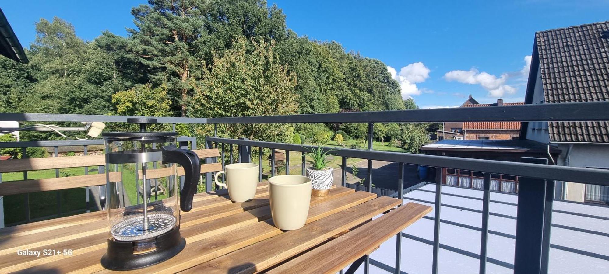110qm- 4 - Free Private Parking- Free Fast Wifi - Kitchen - Near Wood- A Part Time *